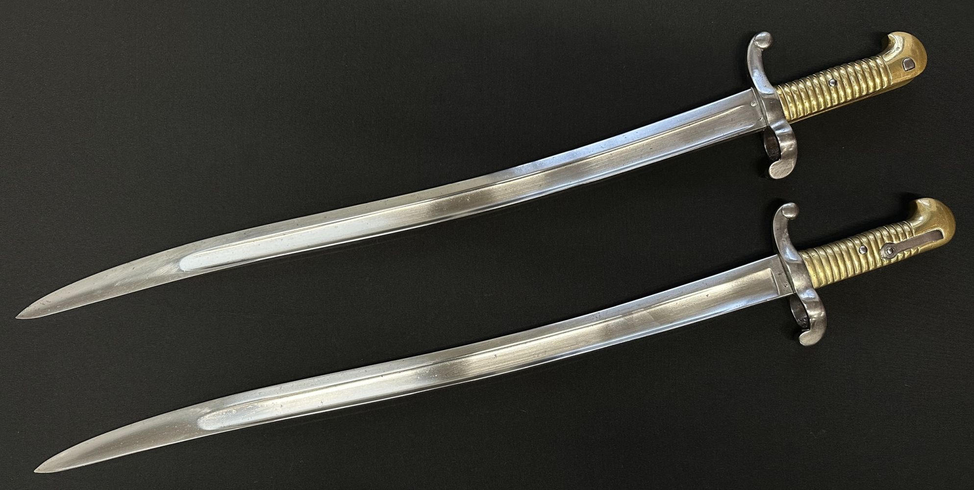 French 1842 Yataghan Pattern Bayonet with single edged fullered blade 574mm in length. Spine of - Image 2 of 14