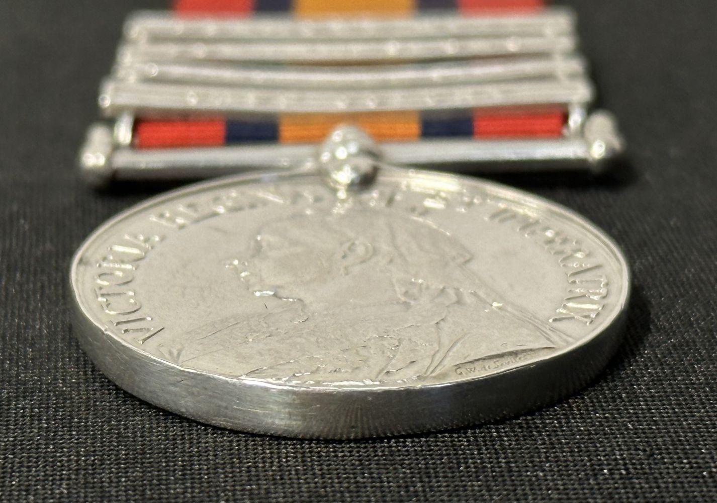Queens South Africa Medal with Diamond Hill, Johannesburg, Orange Free Stae and Cape Colony - Image 3 of 5