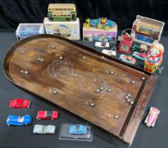 Toys & Juvenalia - a Schylling Bugatti T-35 racer tinplate and clockwork toy, boxed with key; a