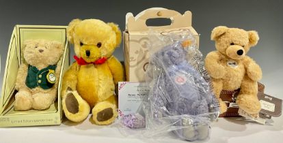 Toys & Juvenalia - Steiff (Germany) EAN 111471 Fynn teddy bear in suitcase, trademark 'Steiff'