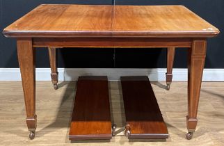 An Edwardian satinwood crossbanded mahogany wind-out dining table, two additional leaves, c.1905