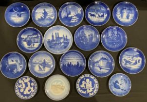 Ceramics - an incomplete set of Royal Copenhagen christmas plates comprising 1974, 1975, 1977, 1978,