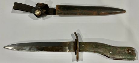 Militaria - a World War I German trench knife bayonet and scabbard, Demag, Duisburg, c.1915