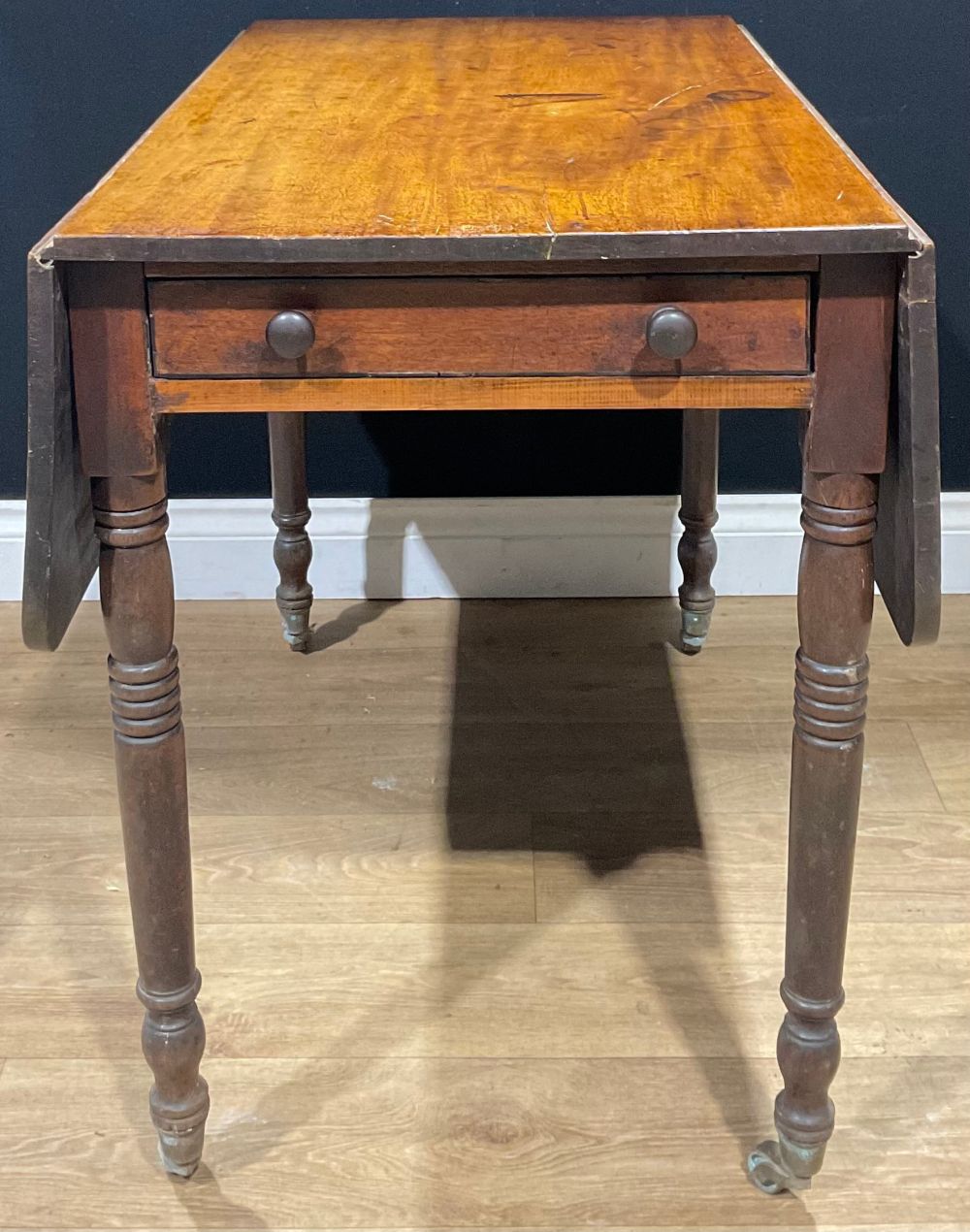 A George IV mahogany Pembroke table, 71cm high, 53cm wide, 89.5cm deep - Image 2 of 2