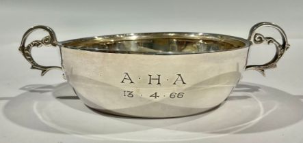 A sterling silver two-handled bowl, scroll handles, Sheffield, 1964, 100g