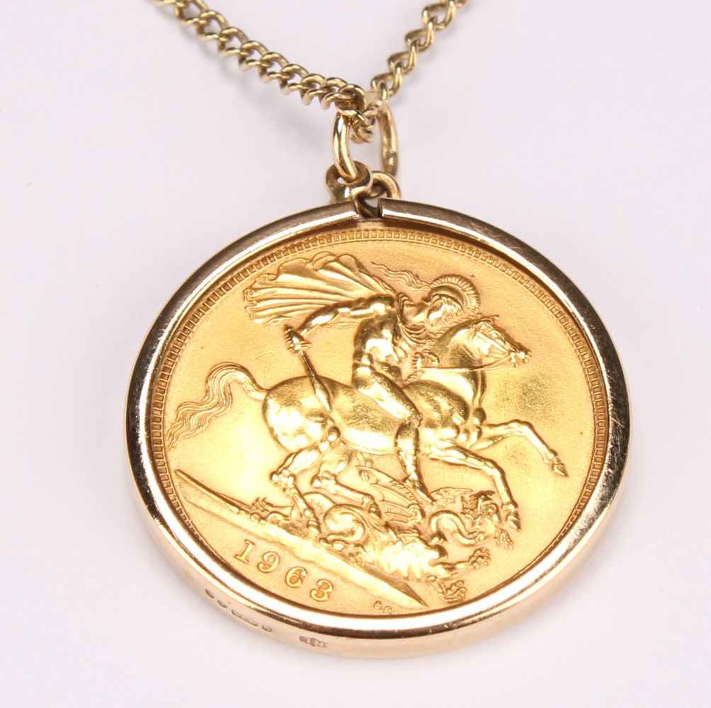 An Elizabeth II full gold sovereign, 1963, 9ct gold mounted as a pendant with 9ct gold necklace - Image 3 of 3