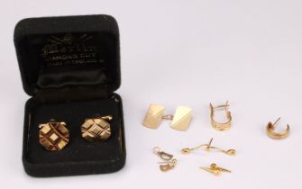 A single 9ct gold cuff link, 3g; a single 14k gold earring, 1.9g; other oddments of 9ct gold