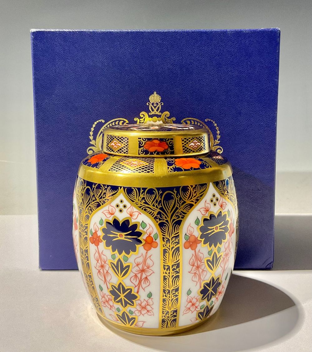 A Royal Crown Derby Imari 1128 pattern ginger jar and cover, 12cm, first quality, boxed