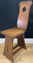 An Arts & Crafts oak hall chair, c.1910