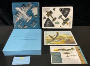 Toys & Juvenalia - Atlas Editions 3 909 301 two piece set, comprising Supermarine Spitfire Mk1 and