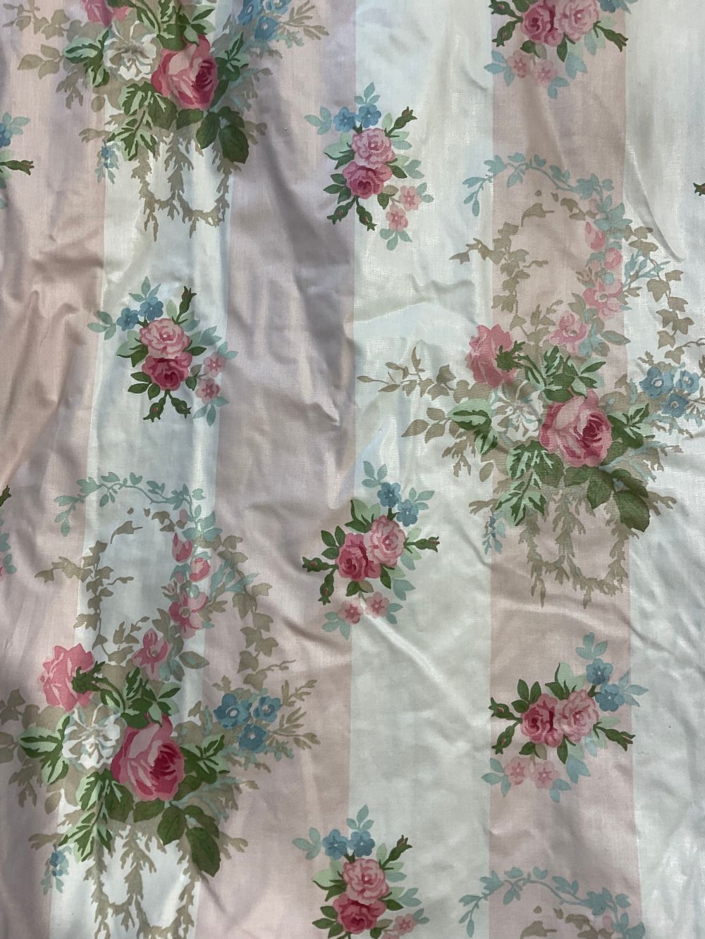 Textiles - a pair of Laura Ashley glazed floral curtains, Rosebuds, 175cm x 260cm - Image 2 of 3