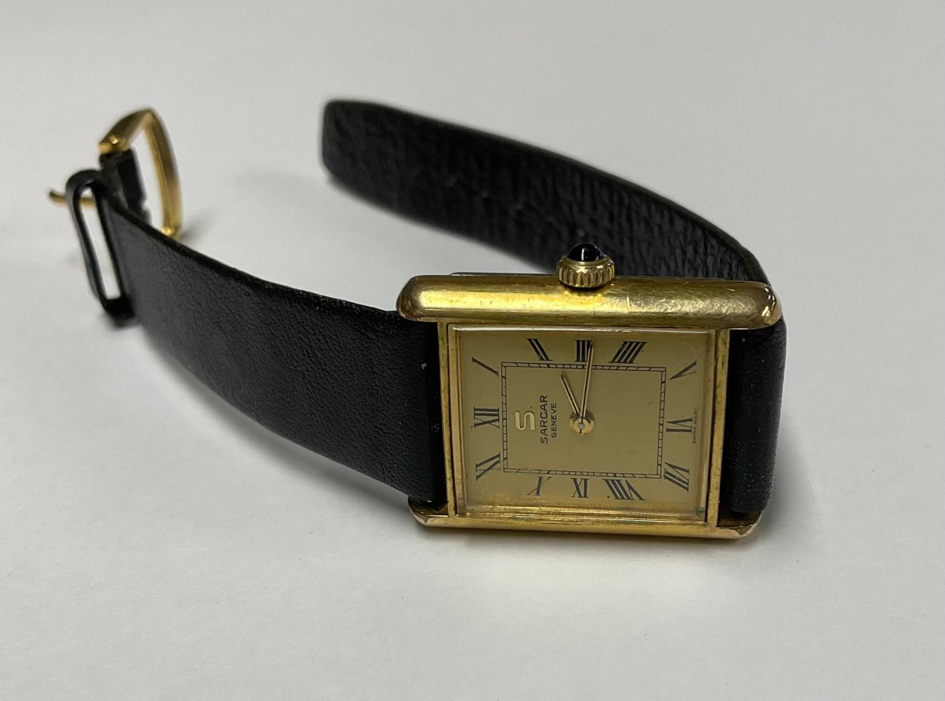 A lady's Sarcar Geneve gold plated watch, rectangular Champagne dial, Roman numerals, the winder set - Image 3 of 3