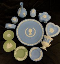 Wedgwood jasperware trinket trays and small vases, in basalt green and blue( 12)