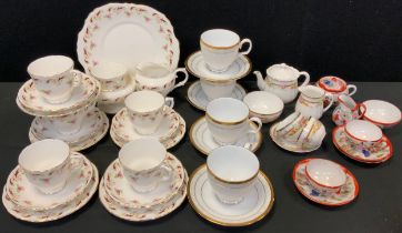A Crown Staffordshire Wentworth pattern tea set for six, missing one cup, other table ware qty