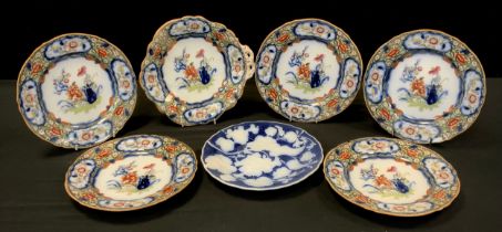 A 19th century Pearlware plate, relief decorated with vines, 23cm diameter; Minton & Hollins ‘New