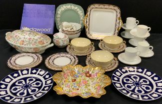 Ceramics - a pair of 1128 blank plates, Minton ‘ Haddon Hall’ pattern, Wedgwood ware; etc