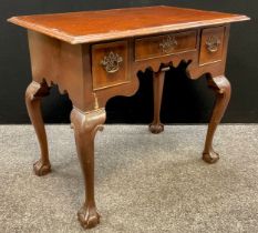 A George III style mahogany lowboy, 73cm high x 85cm wide x 55.5cm deep.