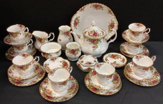 A Royal Albert Old Country Rose pattern tea set, inc teapot, cups, saucers, milk jug, sugar bowl