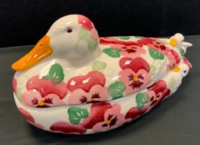 A Emma Bridgewater ‘Pink pansy duck’ lidded basket, 30cm long