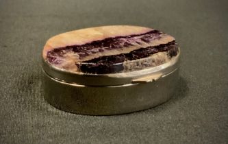 A silver metal Blue John topped snuff box, 5cm long, unmarked.