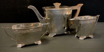 A silver three piece tea set, H L Brown, Sheffield 1963, 44.1ozt gross