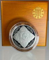 A Royal Mint 2008 UK Queen Elizabeth I £5 Piedfort Platinum Proof Coin, commemorating the