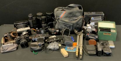 Cameras - Minolta X-700 35mm SLR camera, others Practika MTL-3, assorted lens inc 35-70mm, 60-