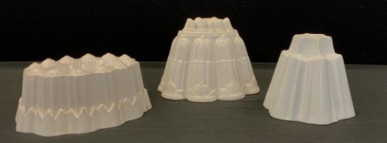 A group of three Shelly jelly moulds, 13cm - 8cm high (3)