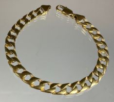 A yellow metal curb link bracelet, 19.5cm long, 6mm wide, 14.7g