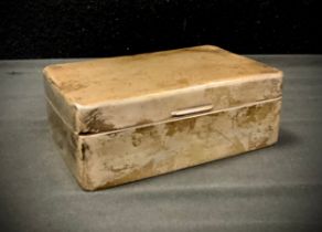 A silver cigarette box, cedarwood liner, Addie Brothers, Birmingham 1927, 13.3ozt gross