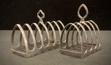 A George V six division toast rack, Viners, Sheffield 1940, another, smaller Birmingham, 1959, 129.