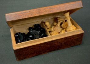 A boxwood and ebonised Staunton pattern chess set, the Kings 6.5cm high