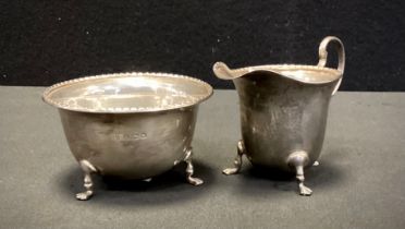 A George VI silver milk jug and sugar bowl, Northern Goldsmiths Co, Birmingham 1941, 3.67ozt (2)