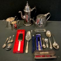 Silver and silver plate including; Walker and Hall sugar tongs, Sheffield, 1906, a pair of serving