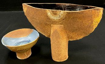 Studio pottery - a Berey Pealing pottery axe head vase, gloss glazed interior, incised mottled