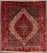 A North West Persian Senneh rug / carpet, hand-knotted with concentric diamond-shaped medallions