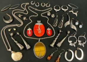 Jewellery - an eastern Balinese or Thai silver metal mounted oval coral pendant and earrings set,