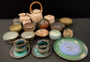 Studio Pottery - a Colin Kellam (1942-2020) tenmoku glazed globular vase, Kinillo Greek cups and