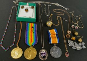 Jewellery & Medals - World War I pair to CPL A Ashworth, R.A.M.C, 105606, 9ct gold fine link