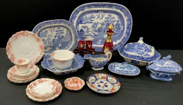 Ceramics - 19th century Willow pattern oval meat platter, another smaller, tureen and cover, sauce