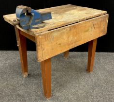 A pine work shop bench / table, with no. 2 Record vice, 72cm high x 86.5cm x 56cm (75cm with drop