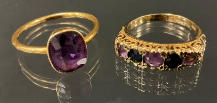 A sapphire and amethyst ring set with three pale pinky purple pale amethyst and two deep blue