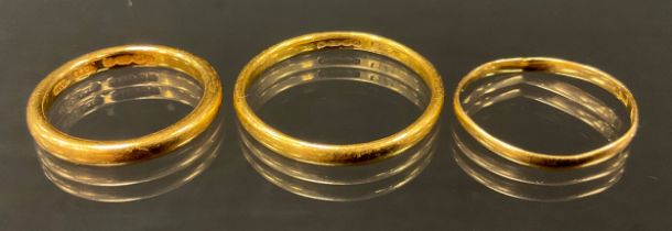 A 22ct gold wedding band ring, Size R, another smaller, size I, 5.9g; another indistinctly marked,