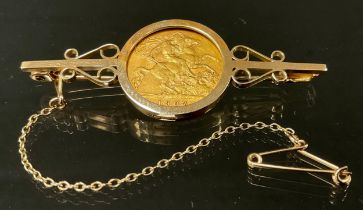 An Edwardian half sovereign brooch, 1907, London mint, later 9ct gold mount, 7.5g gross