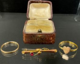 An unmarked yellow metal heart top ring, 1.3g, indistinctly marked yellow and white metal ring,