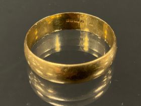 An 18ct gold wedding band, size Z, 4.9g