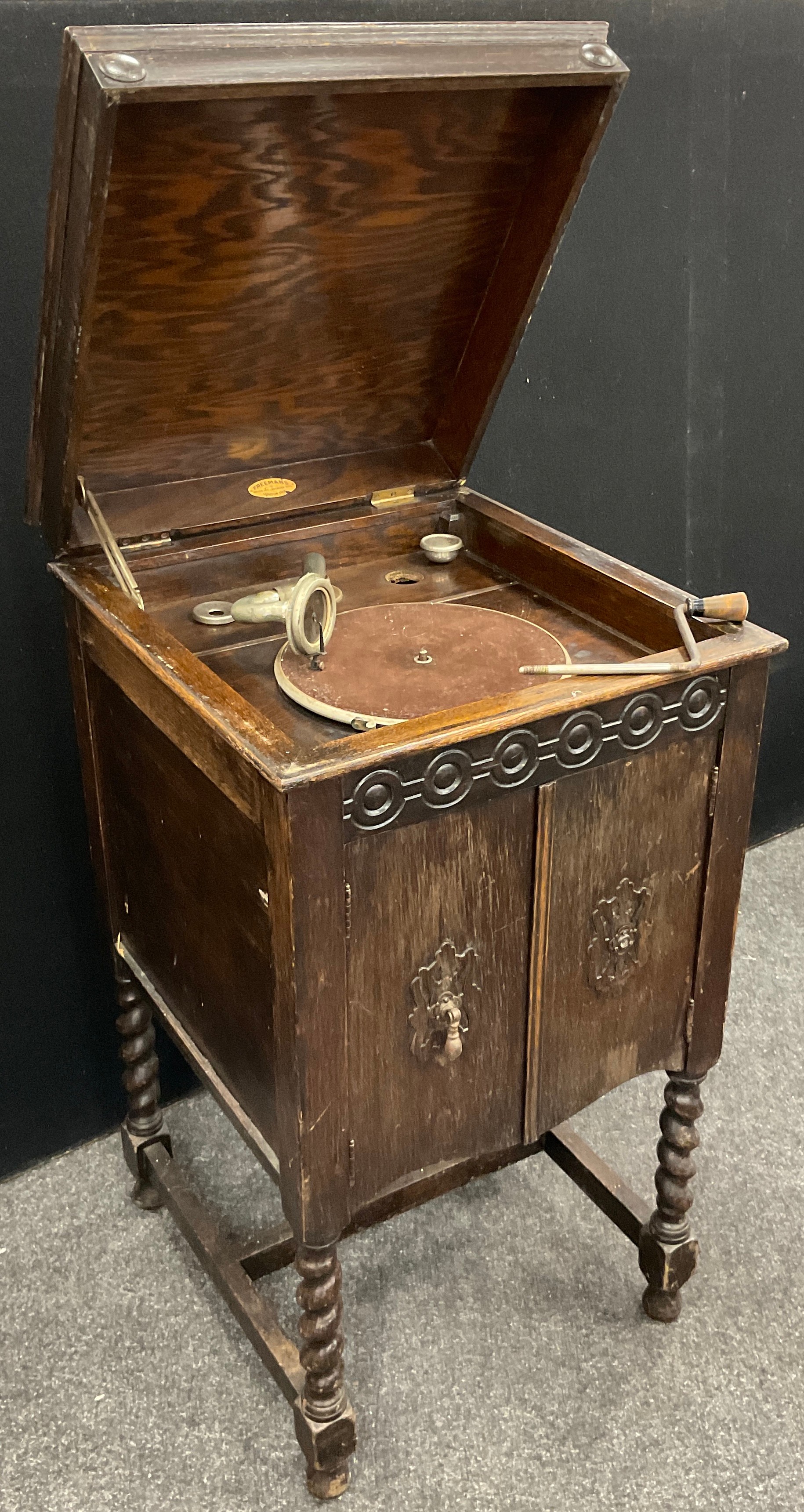 An early 20th century ‘Freeman’s’ oak cased gramophone, 84cm high x 46cm wide x 48cm deep.