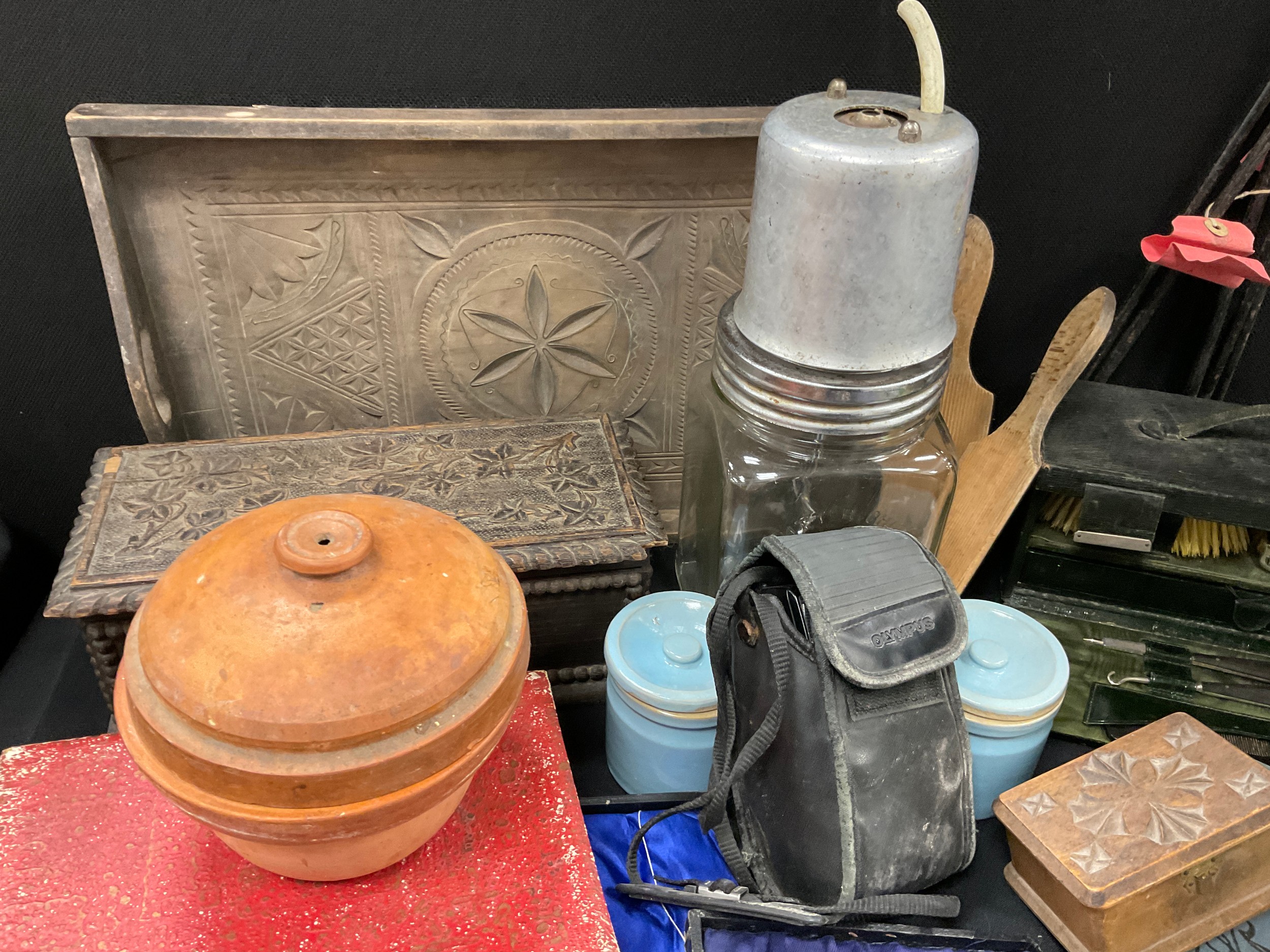 Boxes and Objects - Butter churn with pots and wooden butter pats, carved hardwood tray and box, - Image 4 of 5