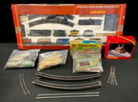 Toys - Hornby OO gauge Evening Star Super Freight set, assorted track etc