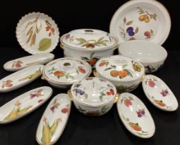 Royal Worcester ‘Evesham’ pattern ware including; lidded tureens, flan dish, Avocado dishes, fruit